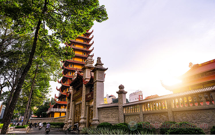 Top 15 Ngôi chùa đẹp nhất Sài Gòn